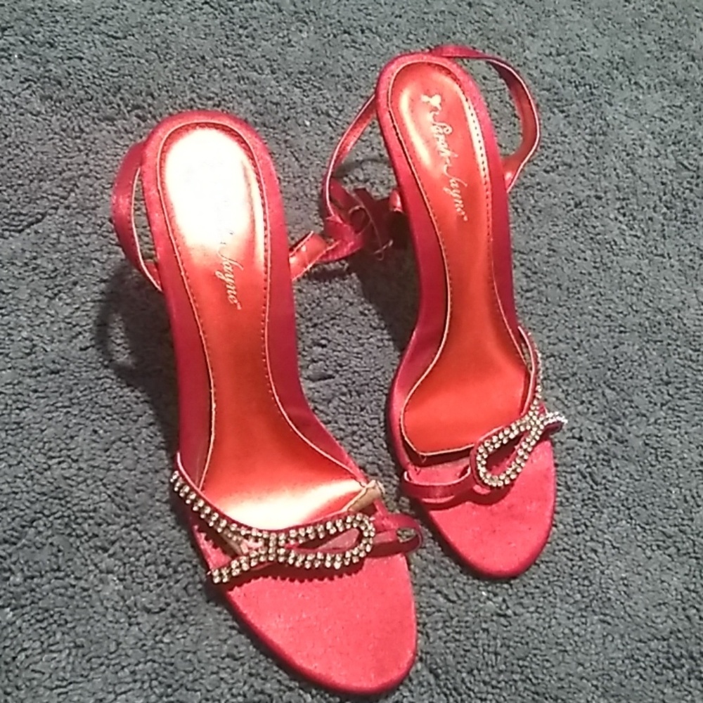 Sarah Jayne heels 9 Women